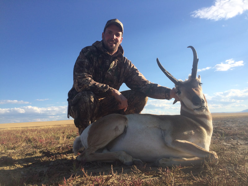 pronghorn antelope rifle hunt private ranch wyoming outfitter
